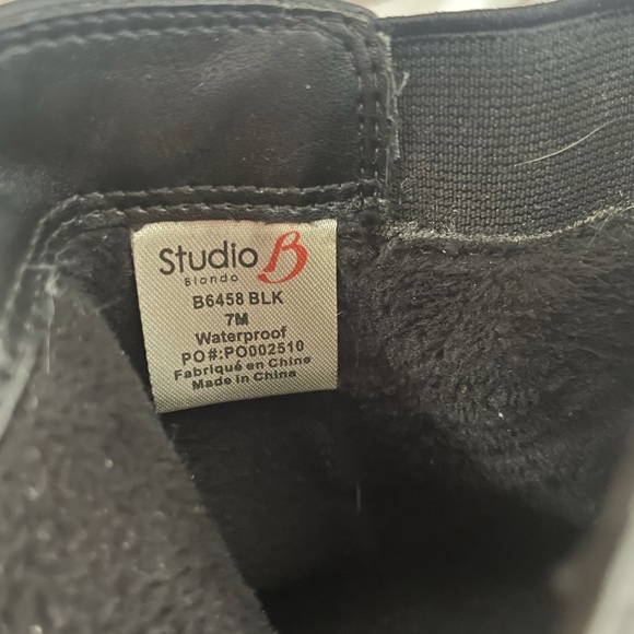 Studio b By BLONDO, ankle boots, 100% Authentic, Handmade in Canada. 9/10 - Picture 3 of 5